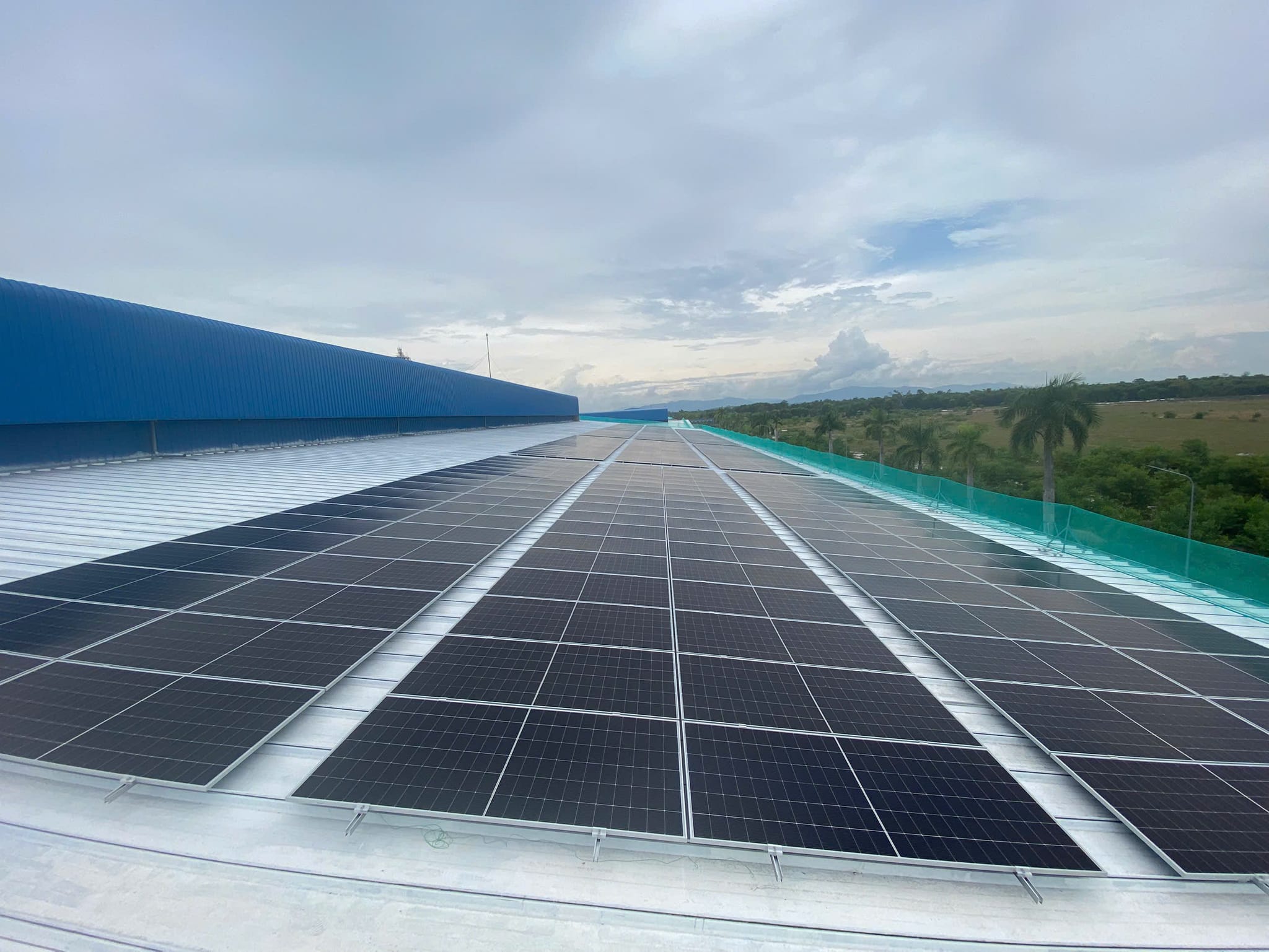 Thi công điện mặt trời áp mái 1,2 MW tại Tam Kỳ